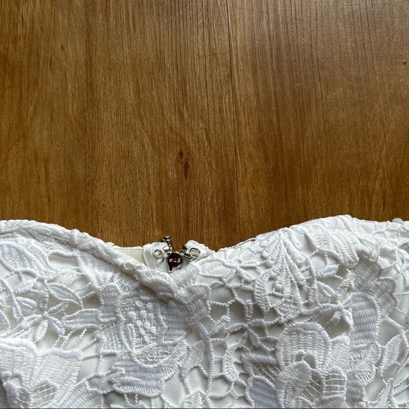 NWT GUESS off-shoulder dress - size 2 - Picture 4 of 16